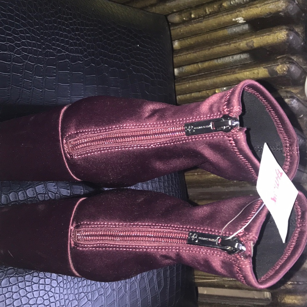 Shoes - Picture 3 of 4